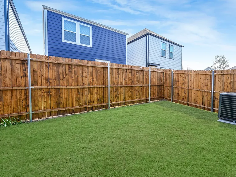 138 Hamilton Dr — Photo 8