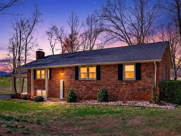 933 Ladd Rd, Waynesboro, VA 22980