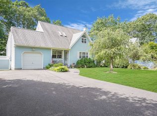 20 Main Ave, Mastic, NY 11950