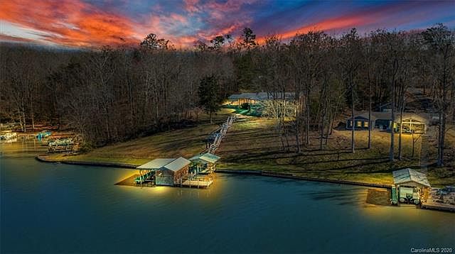 1st image of 200 Balsam Cres