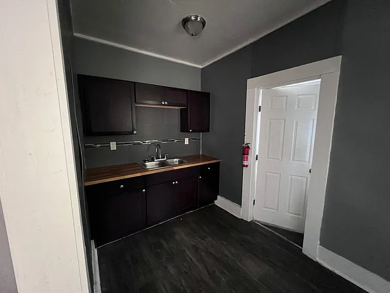 519 Hammond Ave — Photo 10
