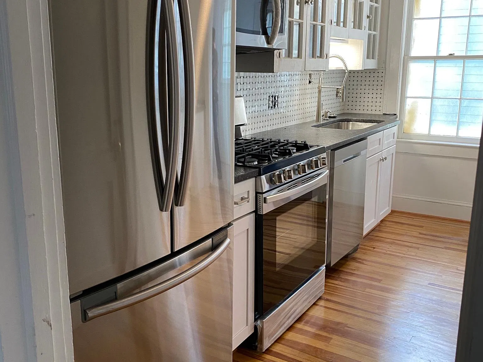 3 bed, 1431 sqft, $2,150 — Photo 2