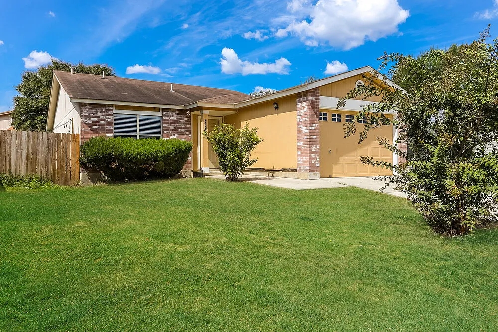 4 bed, 2.0 bath, 1424 sqft, $1,640 — Photo 2