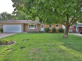 121 Tanglewood Ln, East Peoria, IL