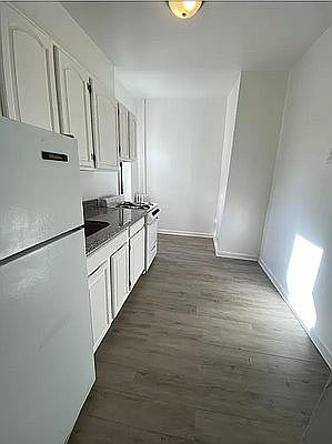 1st image of 1462 Ovington Ave #B32