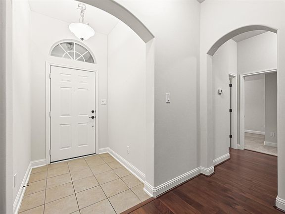 3rd image of 15914 Maplewick Dr