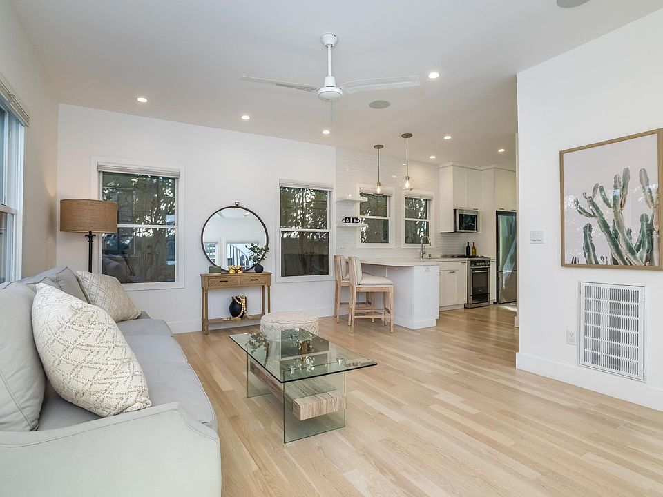 1st image of 5230 De Longpre Ave #1