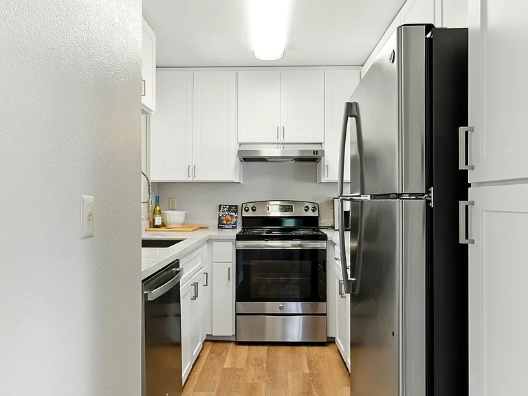 The Grove Luxury Apartments — Photo 8