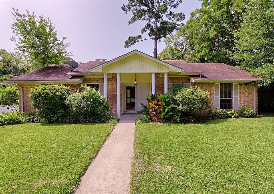 1st image of 2601 Pine Shadows Dr