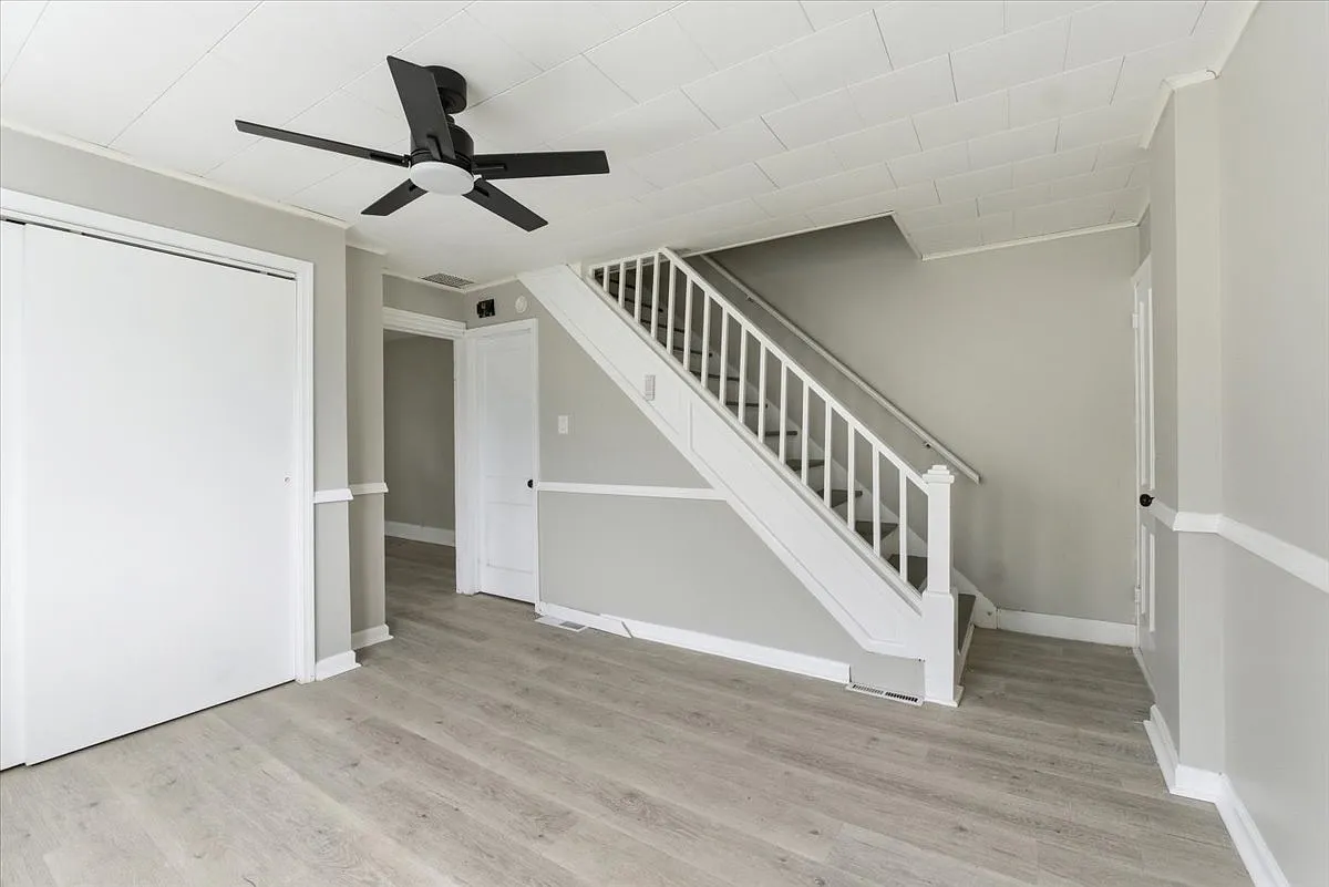 2 bed, 880 sqft, $1,400 — Photo 2