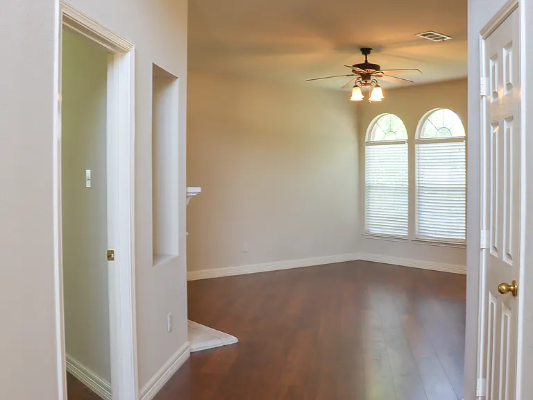 4021 Aladdin Dr — Photo 3
