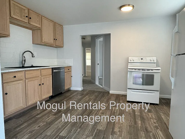 1401 S Anna St — Photo 4