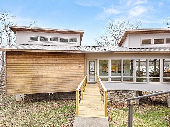 4th image of 50 Riviera Dr