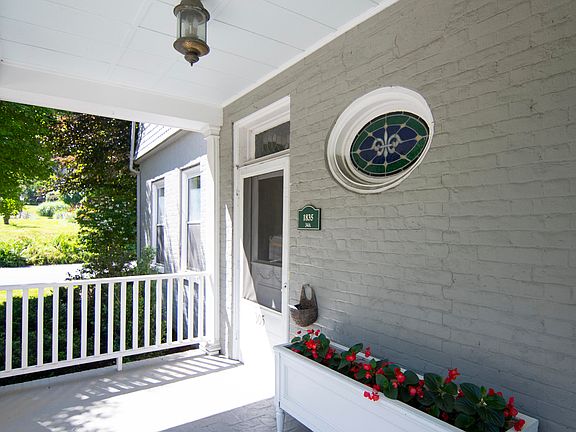 5th image of 1274 Washington St