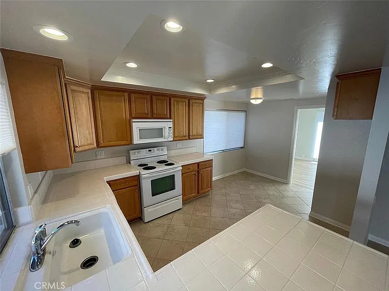 25372 Pacifica Ave — Photo 12