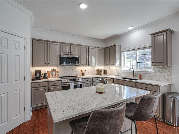 3rd image of 1232 Lighthouse Pl