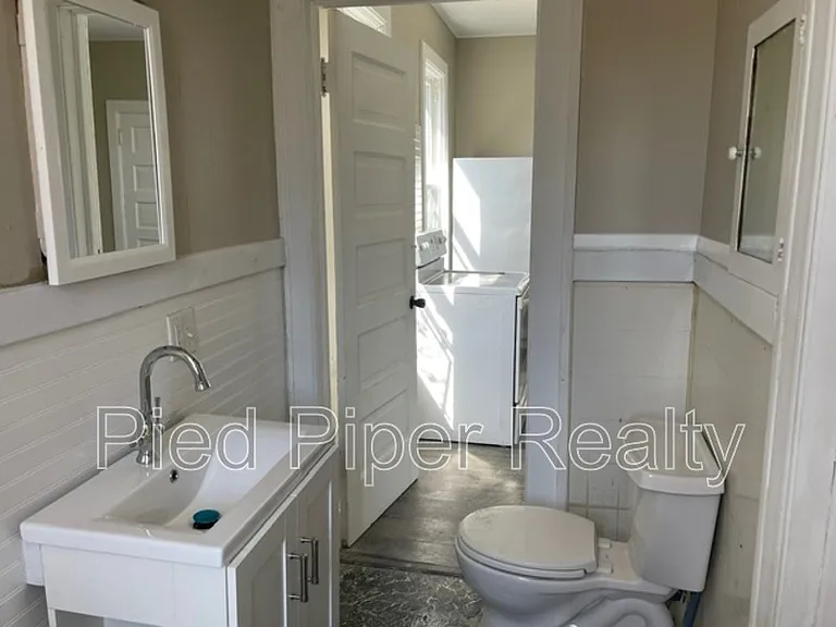 434 1/2 S State Ave — Photo 8
