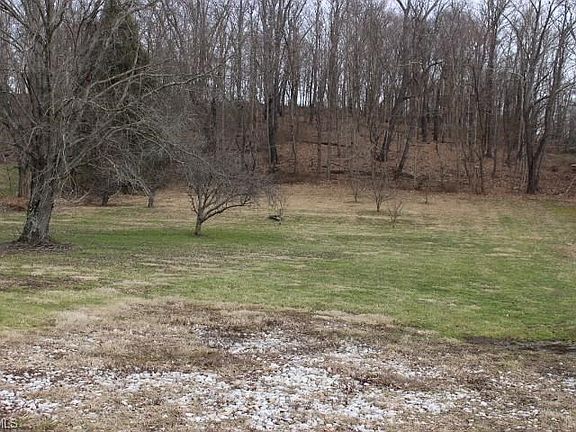 4th image of 50 Walnut Dr