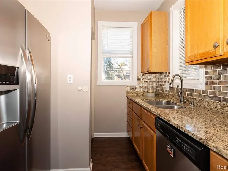 118 S Laurel St — Photo 11