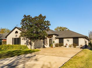 2751 N Larkspur Cir, Pearland, TX 77584