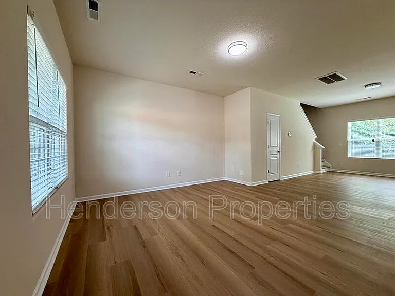 3122 Riley Ave — Photo 2