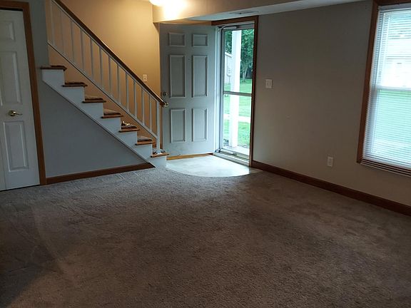 4th image of 625 Canterbury Ln APT C