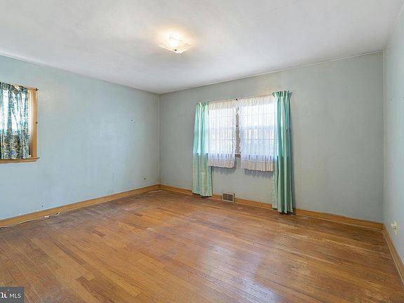 5th image of 1707 S Crescent Blvd