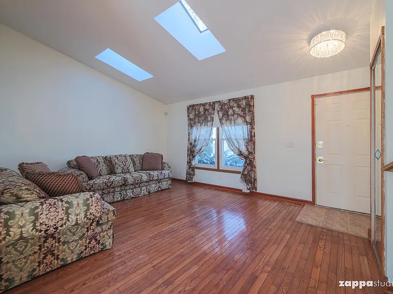 2705 Laurel Ct — Photo 29