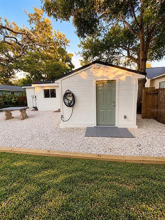 1 bed, 1.0 bath, 275 sqft, $1,000 — Photo 1