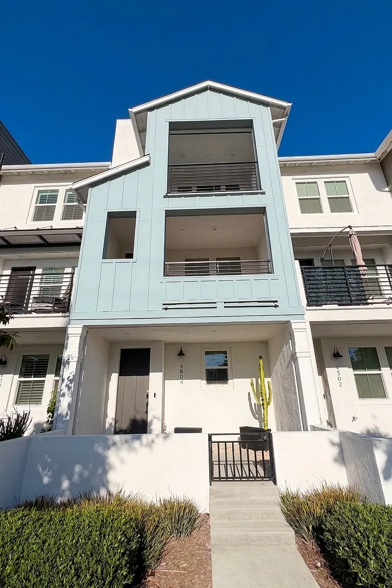 3 bed, 1371 sqft, $4,150 — Photo 1