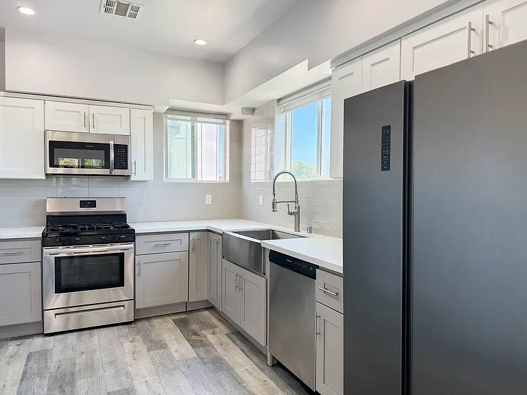 Case Townhomes — Photo 16