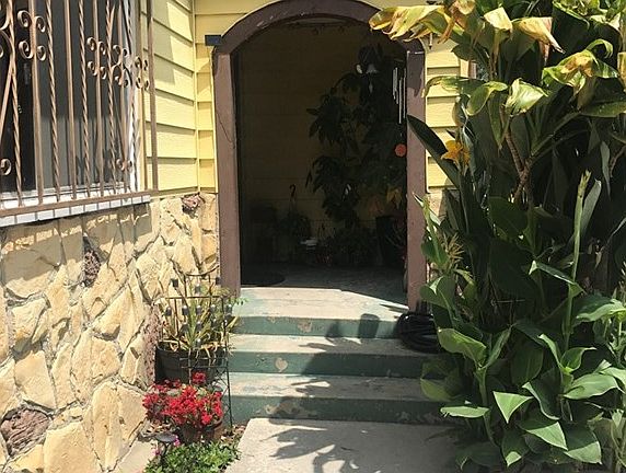 3rd image of 6713 Arbutus Ave