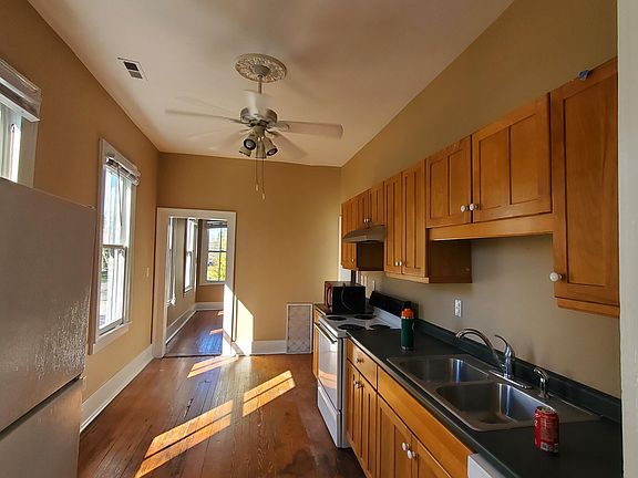 4th image of 210 N 6th St #B