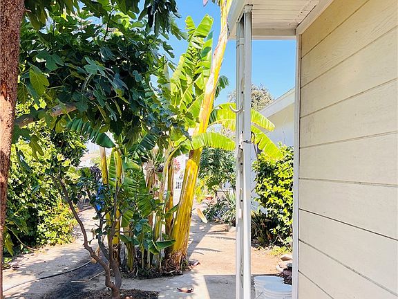4th image of 279 N 11th Ave