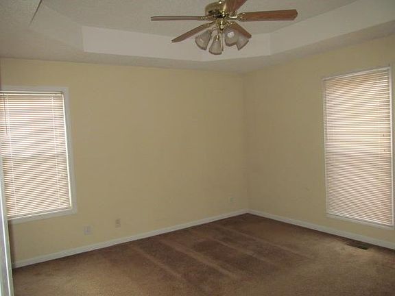 5th image of 784 Leigh Ann Dr