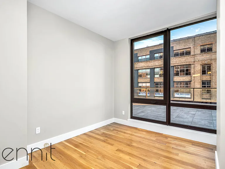 31 Debevoise St #4E — Photo 9