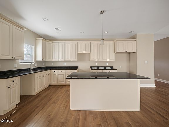 3rd image of 349 Cypress Dr