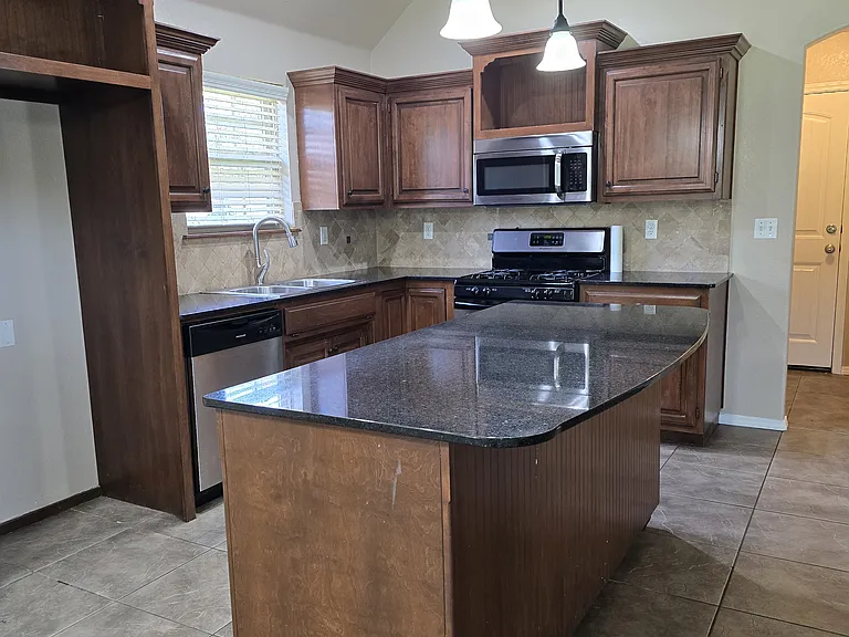 2321 W Quinton St — Photo 6