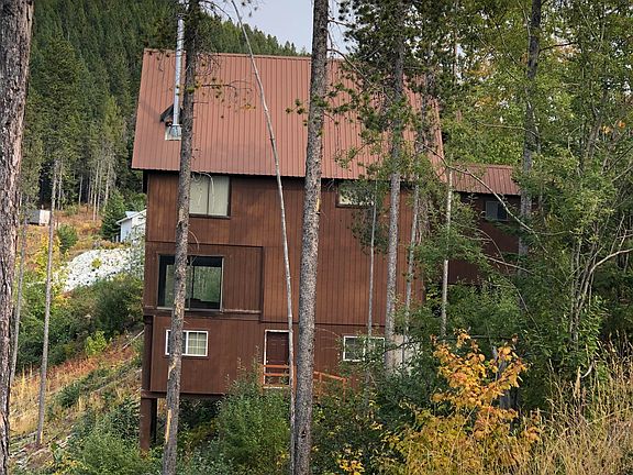 3rd image of 3245 Crest Dr