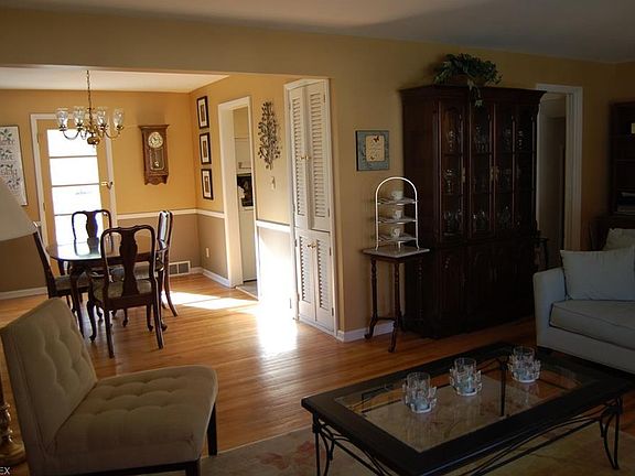3rd image of 5268 Marian Dr