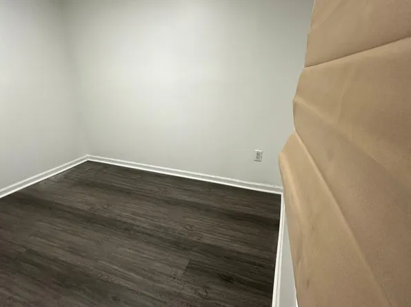 148 N Saginaw St #202, Pontiac, MI 48342