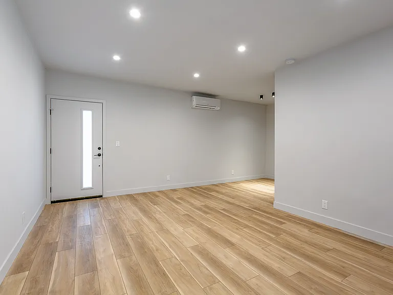 1917 Montrose St #8 — Photo 6