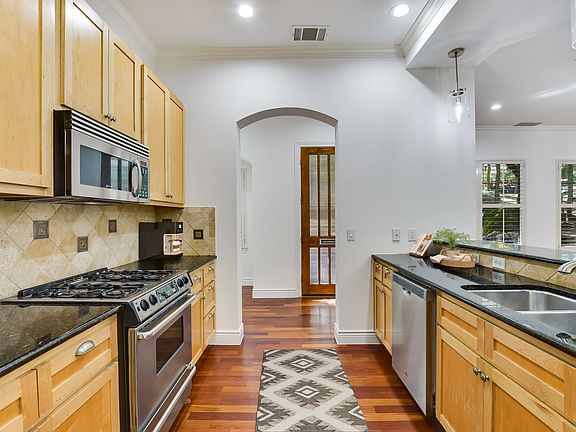 5th image of 601 Upson St #601