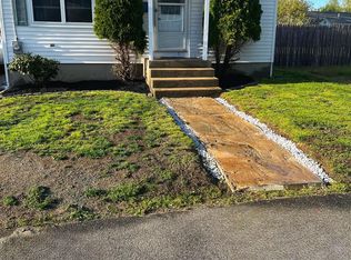 35 Irving St, Cranston, RI 02910