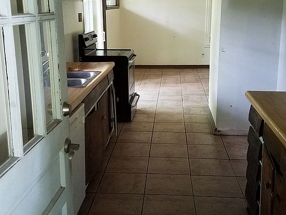 3rd image of 2312 Meadowbrook St