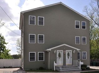 21 Strathcona Rd, Cranston, RI 02910