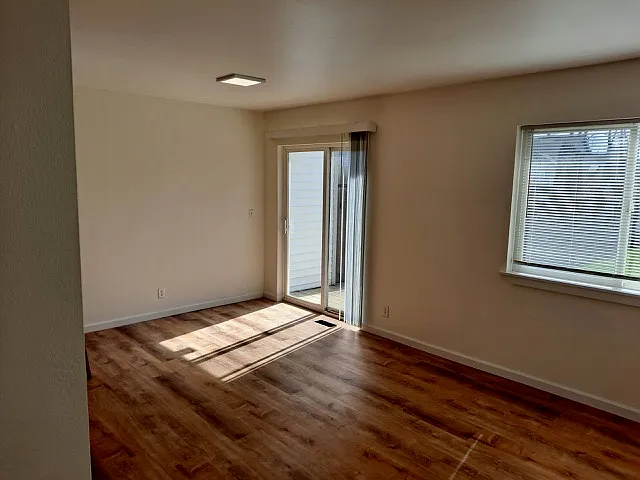 E Maryland St — Photo 1