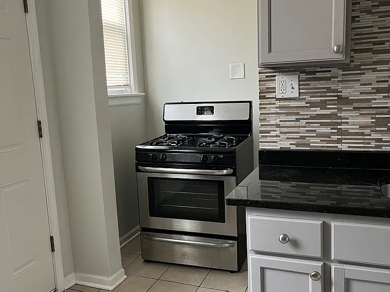 2421-19 W 60th St #2 — Photo 5