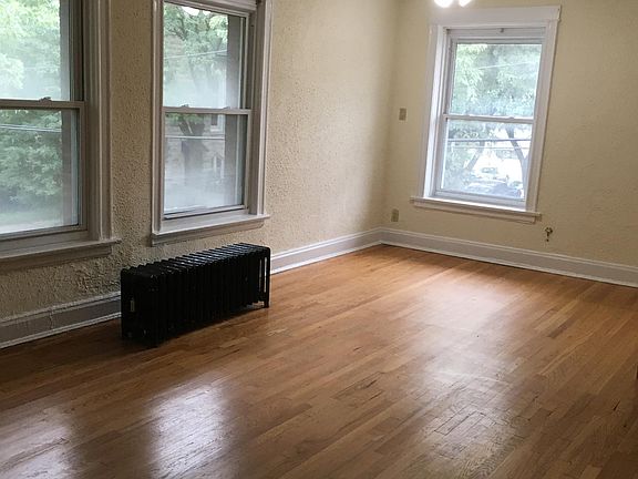 4th image of 4158 W Belle Plaine Ave