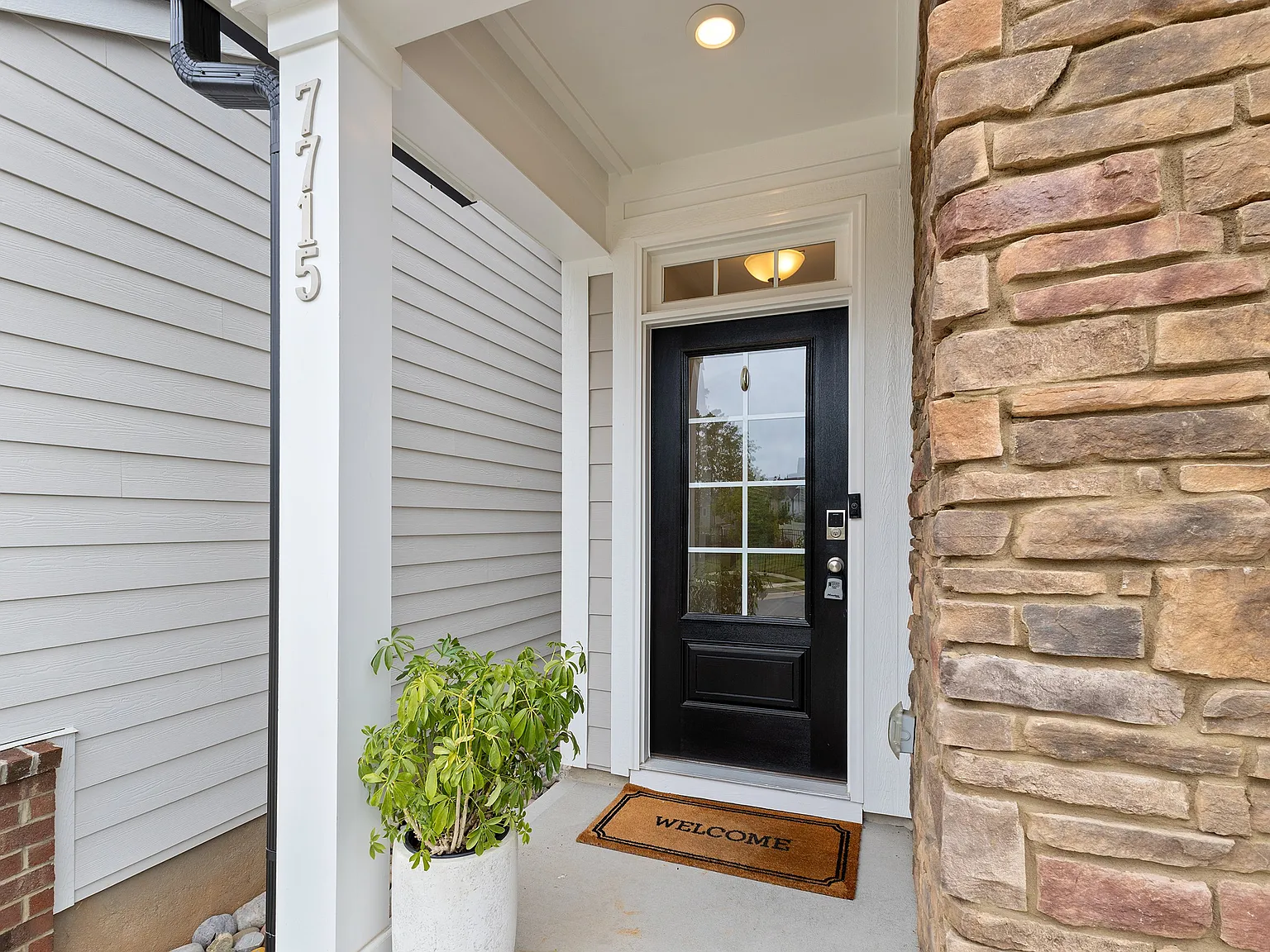 6 bed, 3171 sqft, $3,500 — Photo 3